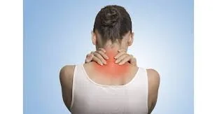 首の痛み　背中の張り　３４歳　女性　自営業